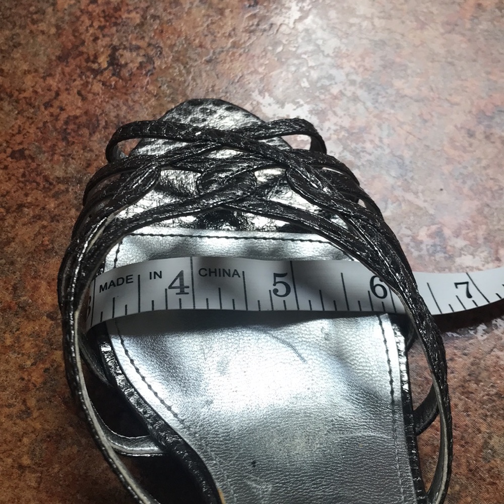 Caparros Vintage Styled Heels - Picture 6 of 7